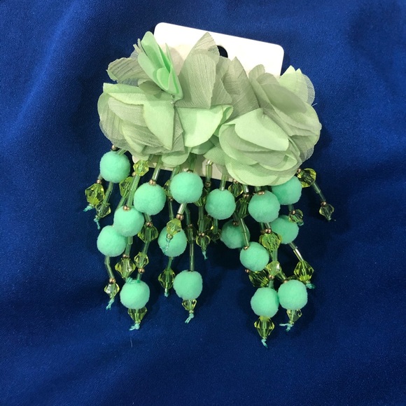 Jewelry - BNWT flower drop statement earrings